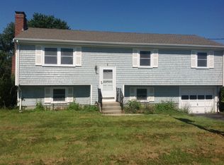 4 Champlin Ter, Middletown, RI 02842