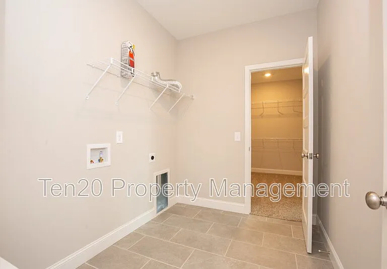 9827 Yellow Pine Rd — Photo 12