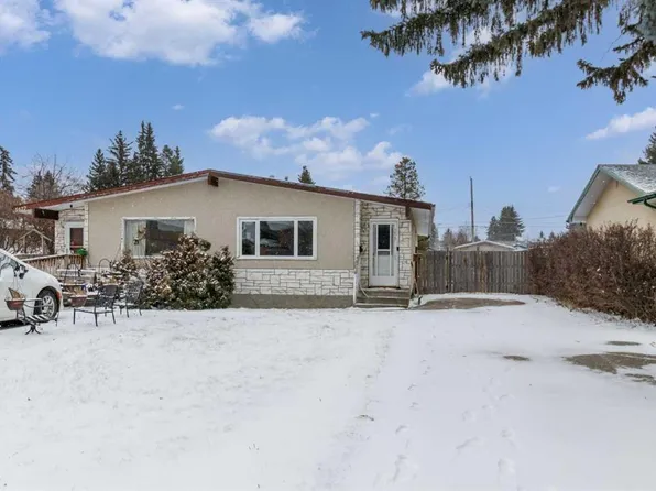 5629 S 56th Ave, Lacombe, AB T4L 1L9