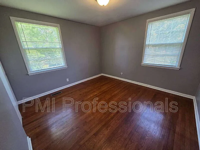 218 Walcott Dr — Photo 11