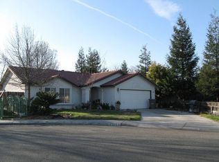 215 S Merlot Ave, Kerman, CA 93630