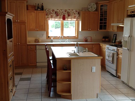 Gigantic eat in kitchen