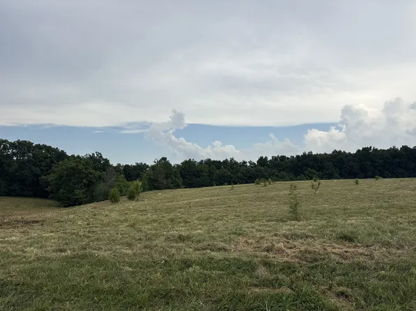 210 Nubia Rd, Westmoreland, TN 37186