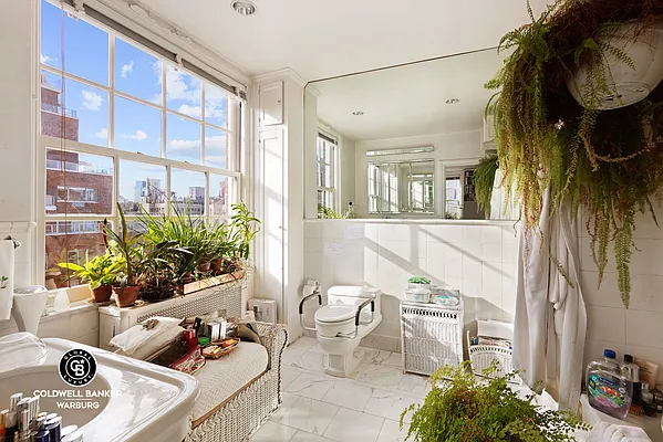 Sold by Coldwell Banker Warburg | media 9