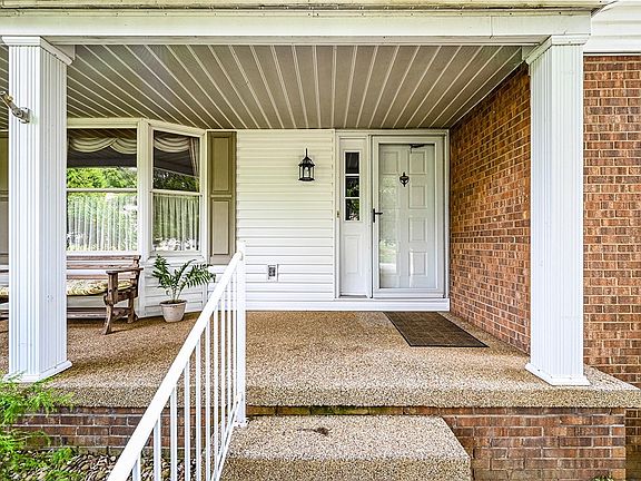 3rd image of 331 Westview Ct