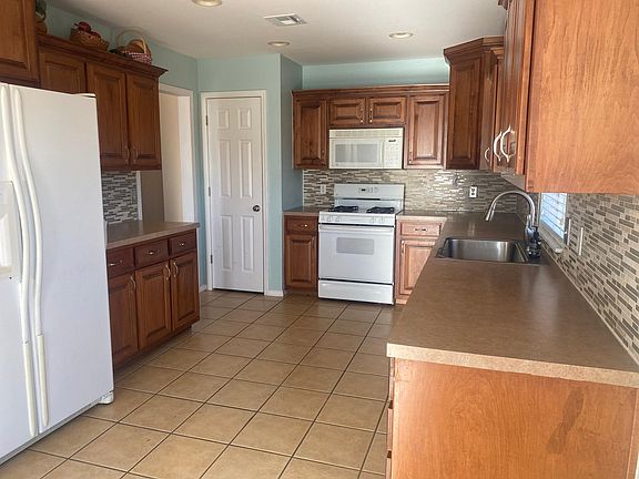 4th image of 225 S Oakdale Dr