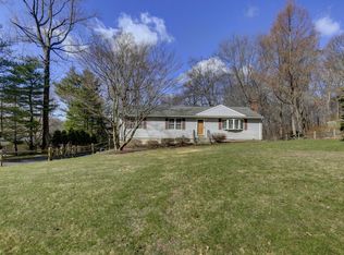 300 Beacon Hill Rd, Trumbull, CT 06611