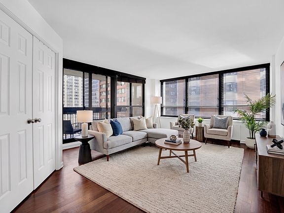 4th image of 222 E Pearson St APT 1401