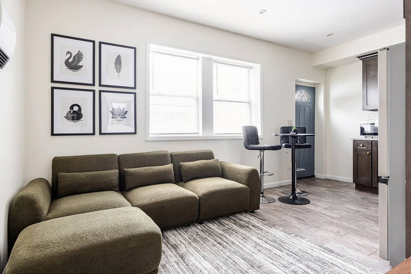 2 bed, 650 sqft, $2,300 — Photo 1