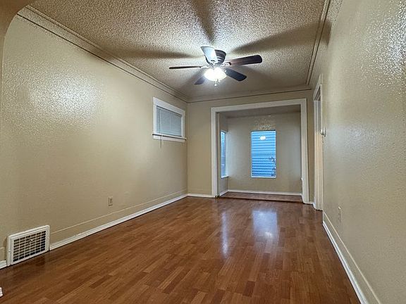 4th image of 2319 S Sheridan Ave
