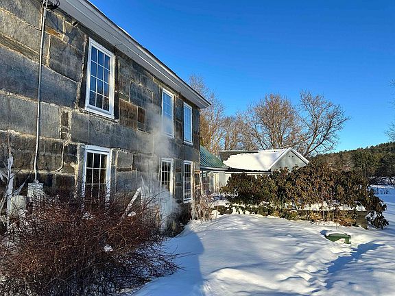 3rd image of 526 River Road