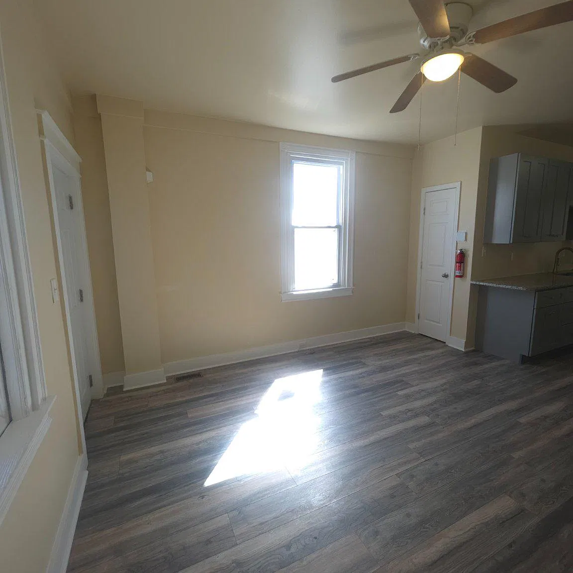 2 bed, 1.5 bath, 1430 sqft, $1,900 — Photo 3