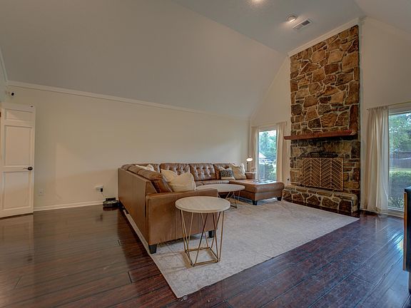 5th image of 8029 Cross Village Dr