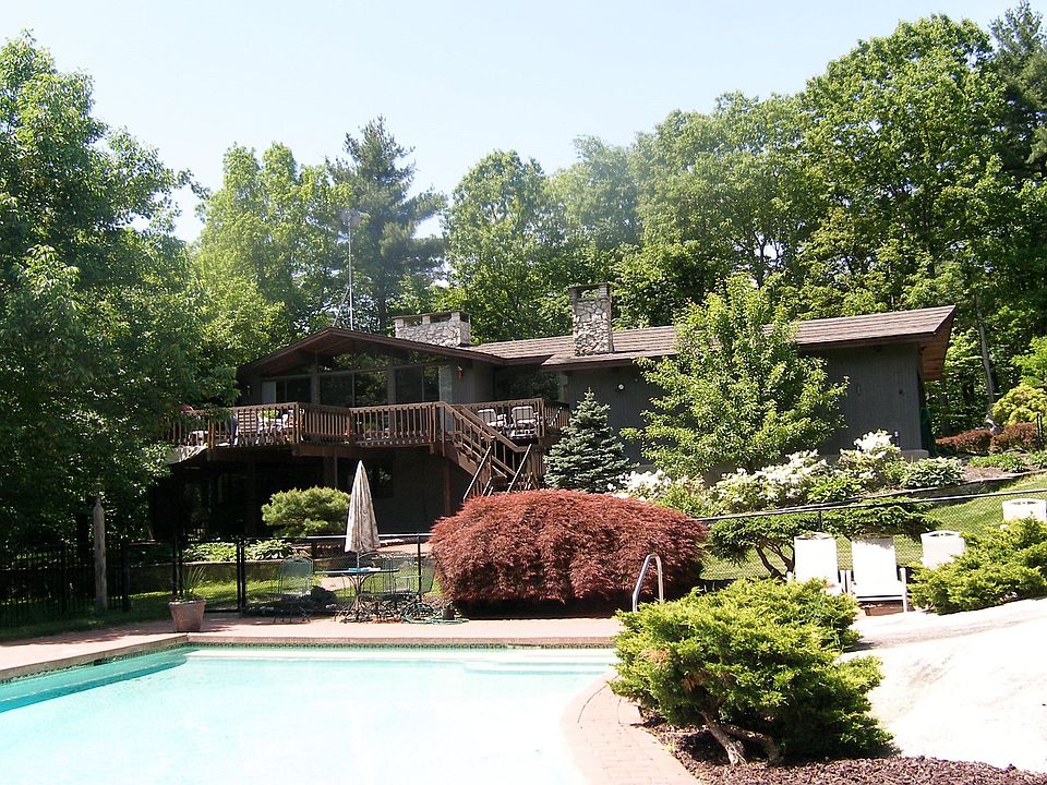 Back of house from pool closet