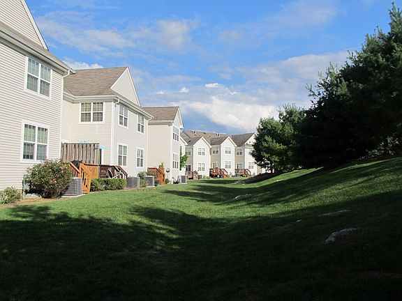 3rd image of 37 Indian Field Dr