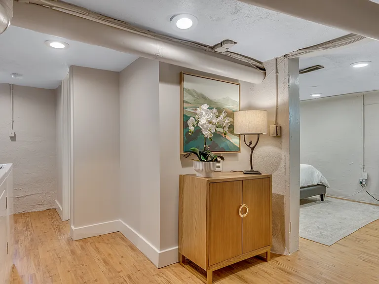 719 S Clarkson St — Photo 29