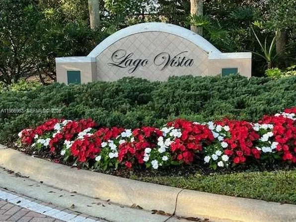 4746 Lago Vista Dr, Pompano Beach, FL 33073