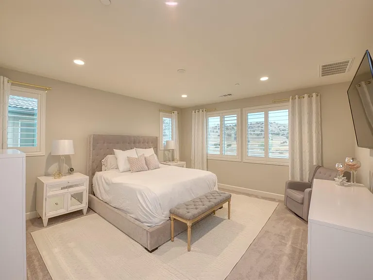 Cabernet Ct — Photo 15