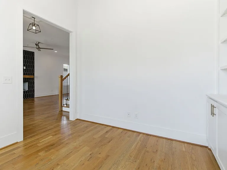 1202 Katie Ave — Photo 11