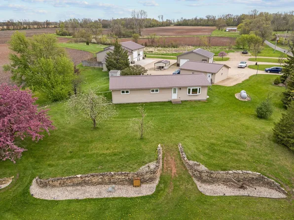 3290 Quarry Dr, Omro, WI 54963