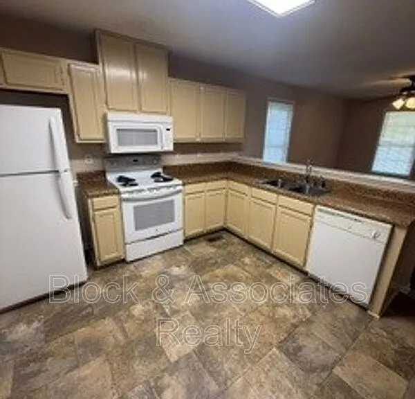 1819 Saddlewood Ct #B — Photo 2