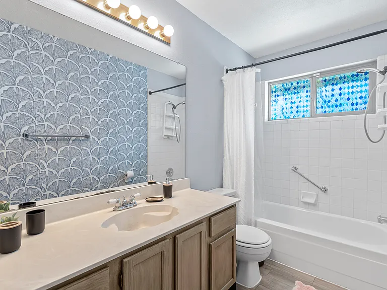 2445 Claremont Dr — Photo 12