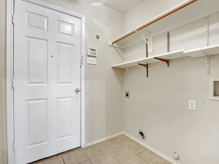 1708 Windcastle Dr — Photo 9