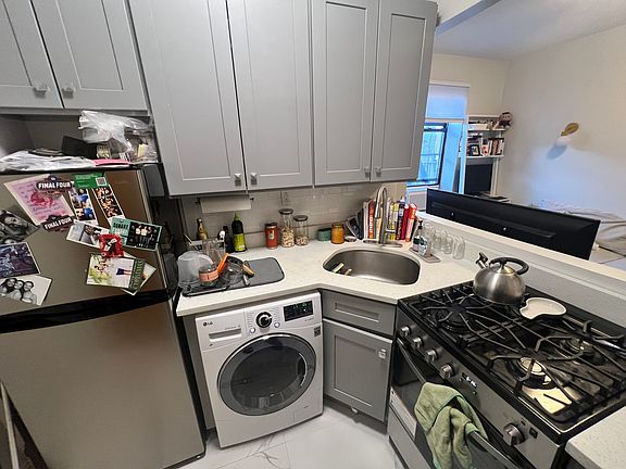 3rd image of 446 E 78th St APT 15