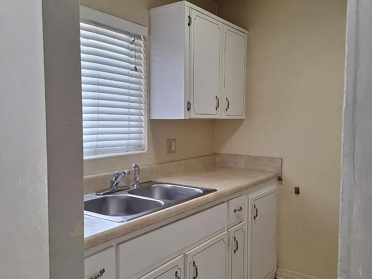 303 Ridge Blvd #206 — Photo 9