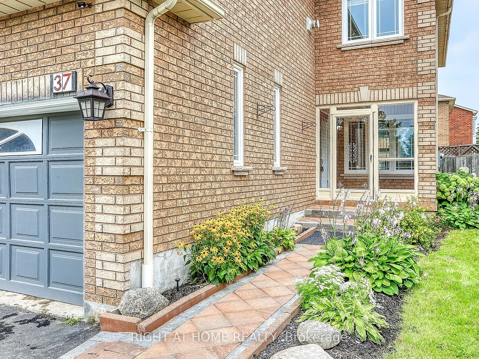 3 bed, $3,196 — Photo 2