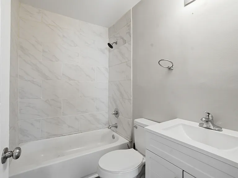 1008 S 45th St — Photo 11