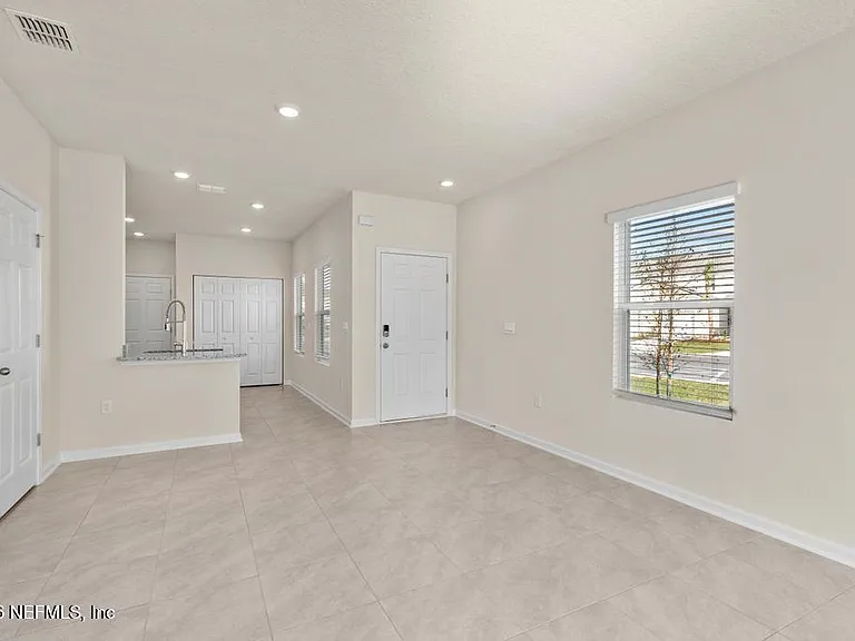 21 Temple Dr — Photo 15