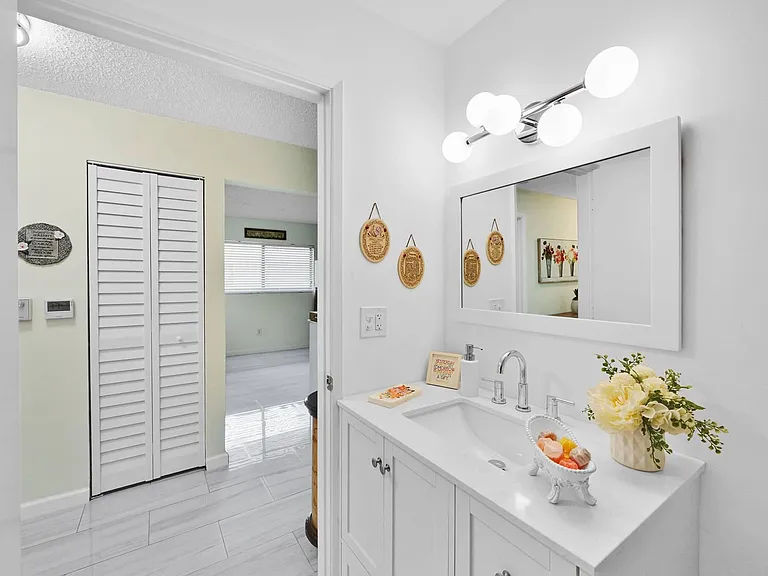 15011 Ashland Cir #23 — Photo 18