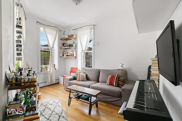 Rented by MNS | media 26