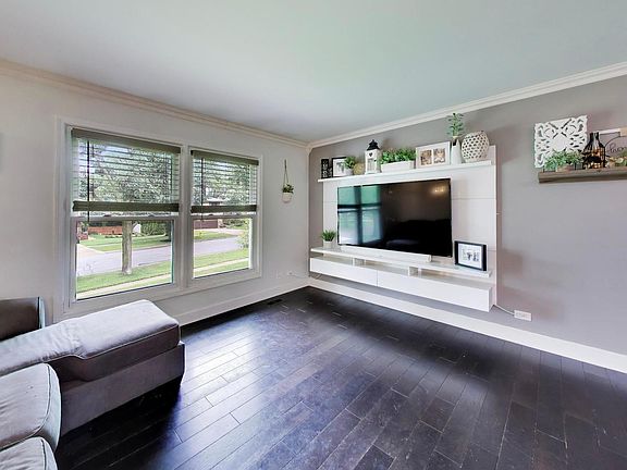 4th image of 2167 Midhurst Rd