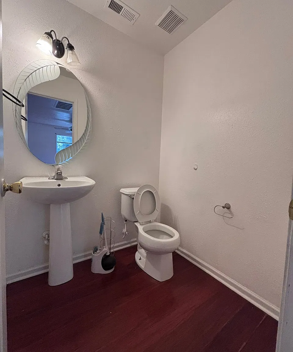 4 bed, 2.5 bath, 2250 sqft, $2,700 — Photo 4