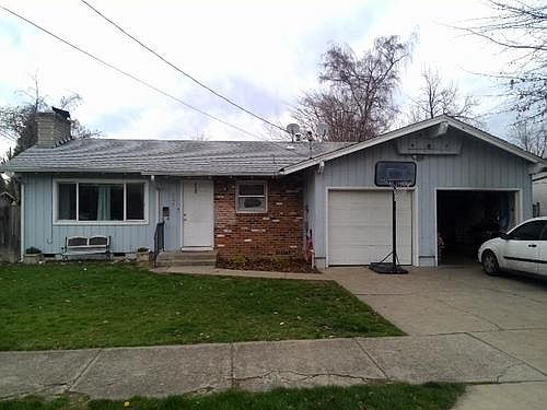 2nd image of 1225 Siskiyou Blvd