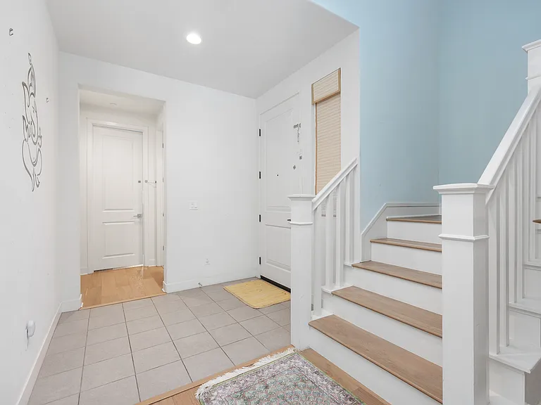 655 Manzanita Ln — Photo 3