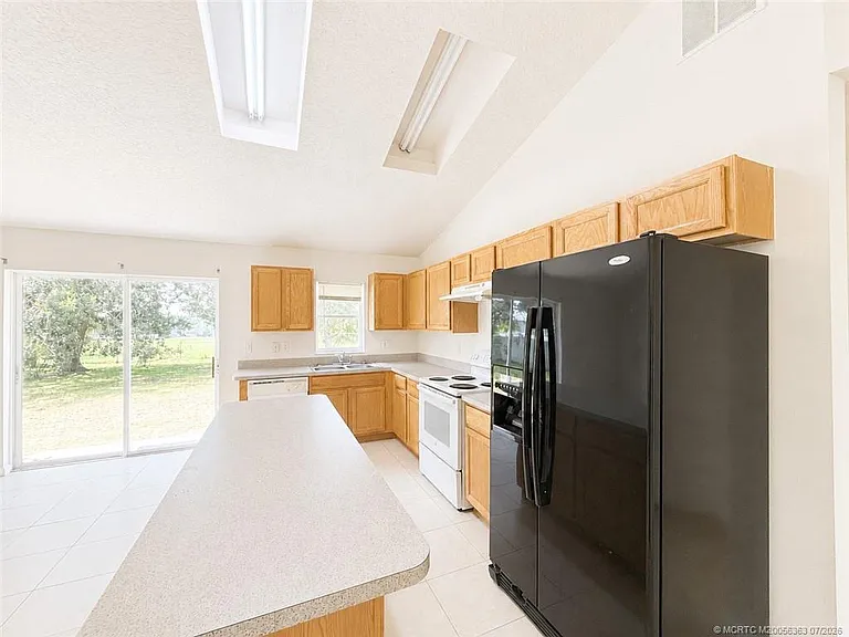 756 SE Lansdowne Ave — Photo 13
