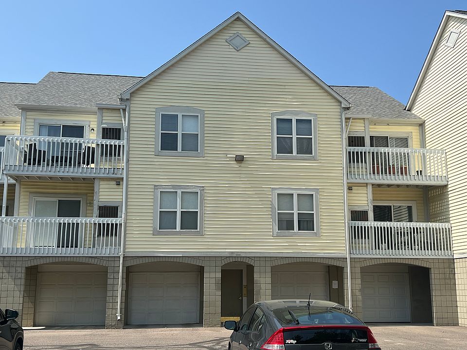 Garage & Additional Outdoor Parking