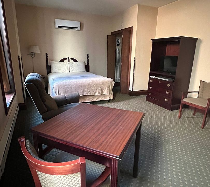 2nd image of 108 S Lincoln St #30