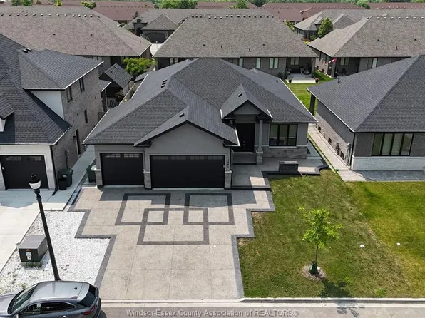 1541 Clearwater Ave, Windsor, ON N8P 0E9