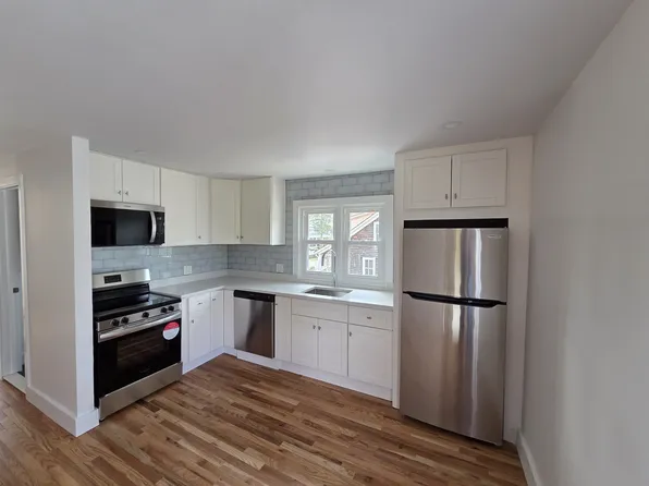 9 Ferry Ln #B, Barrington, RI 02806