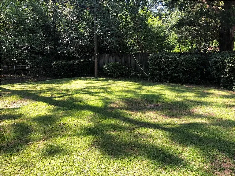 272 Border Dr W — Photo 2