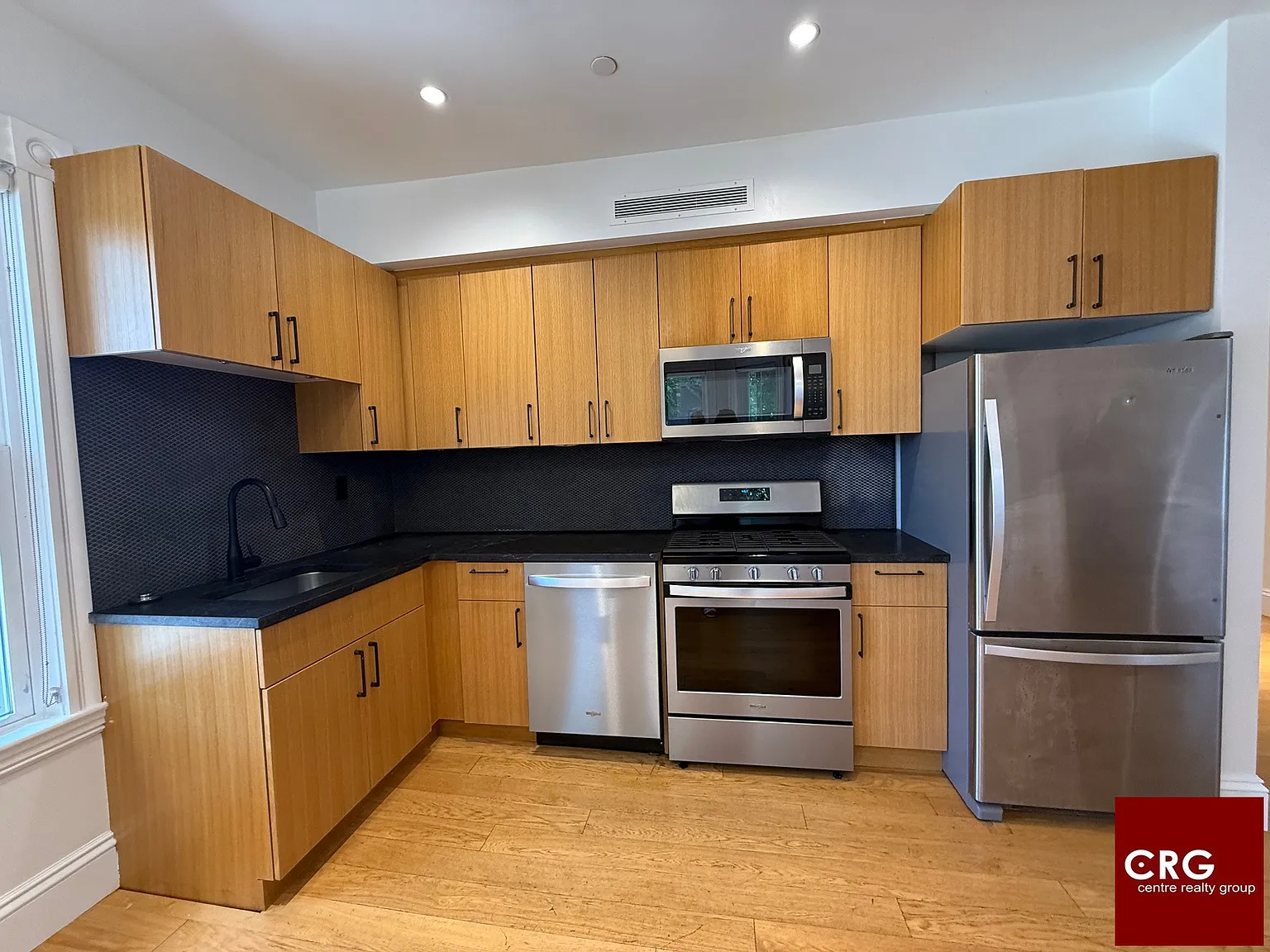 3 bed, 3.0 bath, 9999 sqft, $5,775 — Photo 2