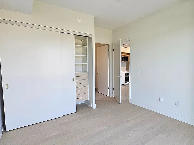 322 Dupont St #613 — Photo 7