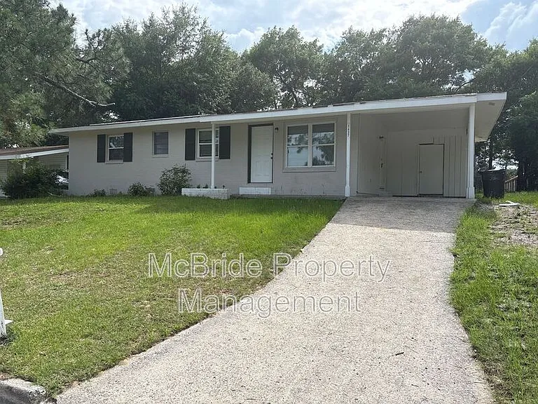 1437 Ridgewood Dr — Photo 2