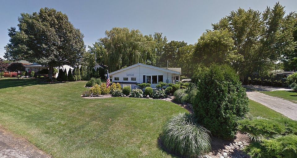 2nd image of 3459 Edgewater Dr