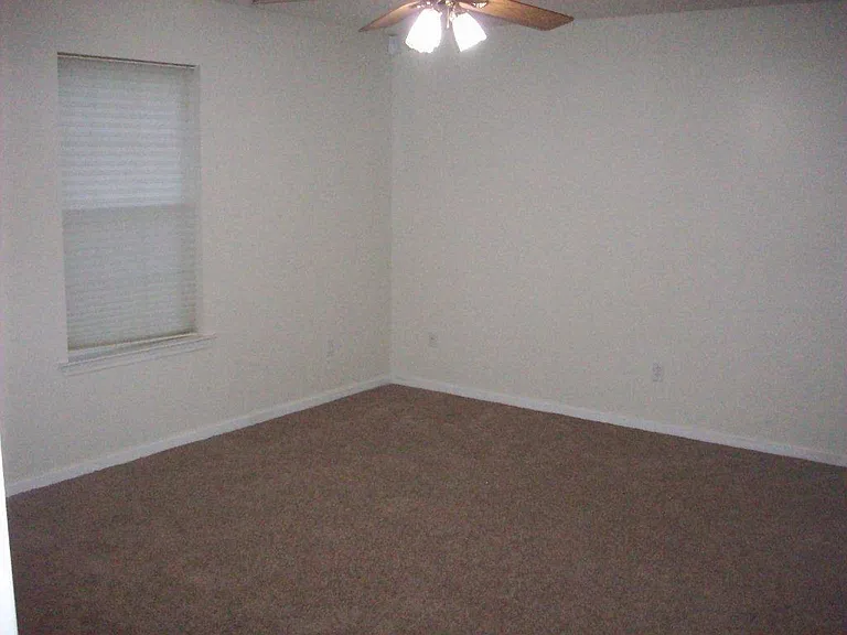 312 Tharpe Dr — Photo 4