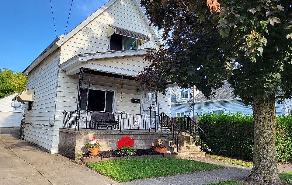 1st image of 440 Schiller St